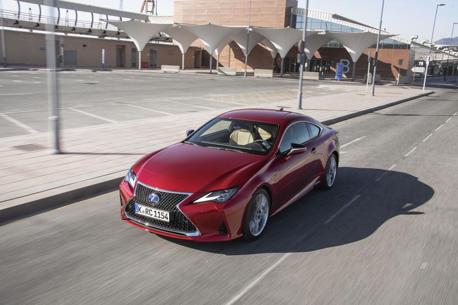  Lexus RC300h 2018 года  (WW) (фото 44 из 139)
